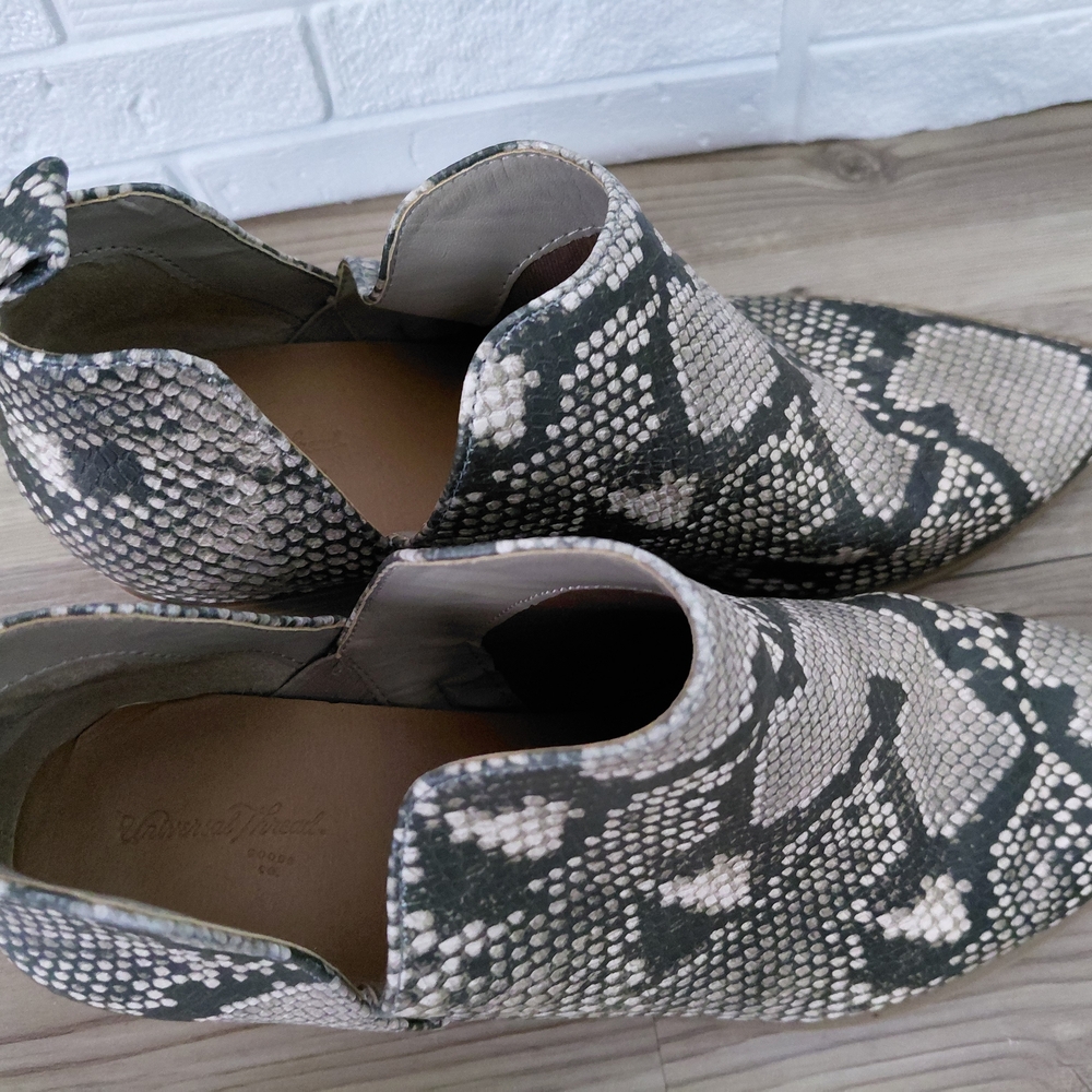 Universal Thread Snakeskin Pattern Ankle Booties - Picture 4 of 4